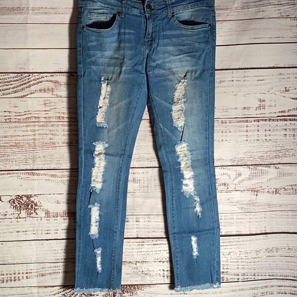 Women’s distressed jeans size 7/8
